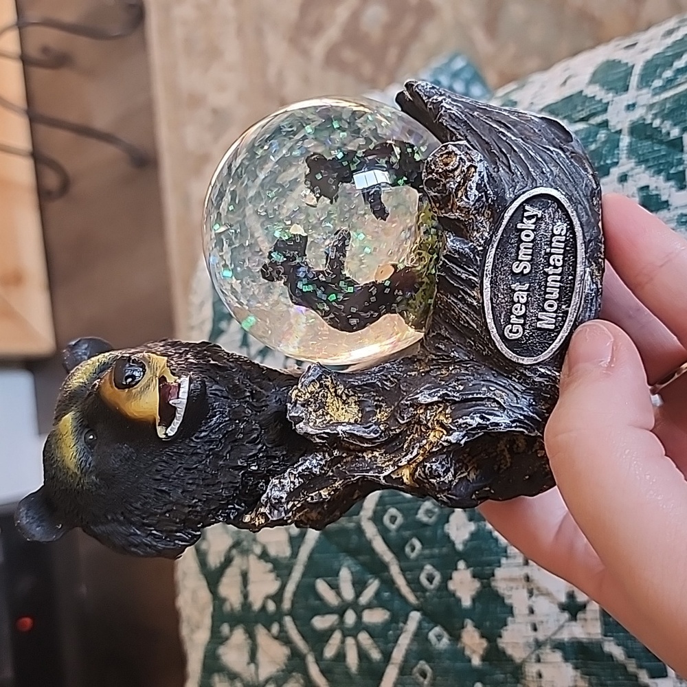 Smokey mountain snow globe